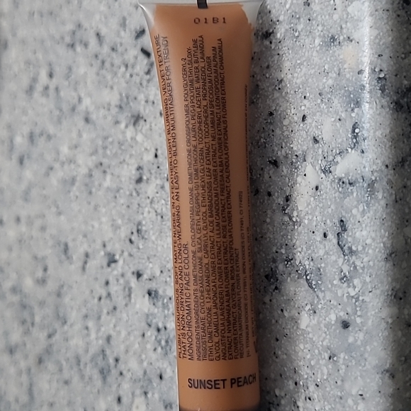 Magnetic lip paint - Picture 2 of 2